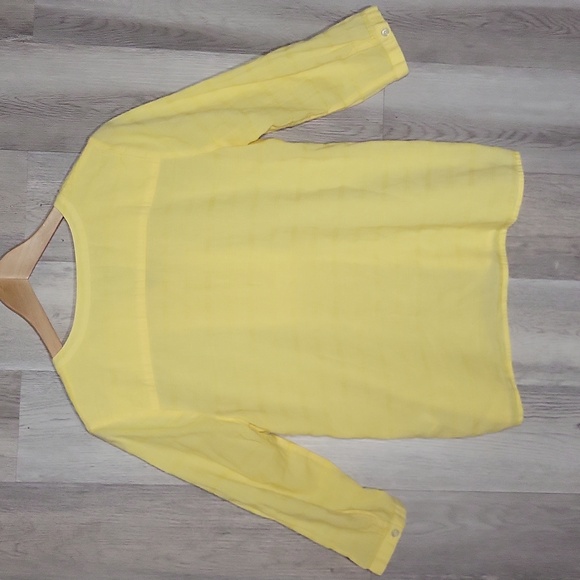 🛍Talbots Womens M Petite Yellow Stripe Blouse 3/4 Sleeve‎ V Neck Lightweight - Picture 6 of 8